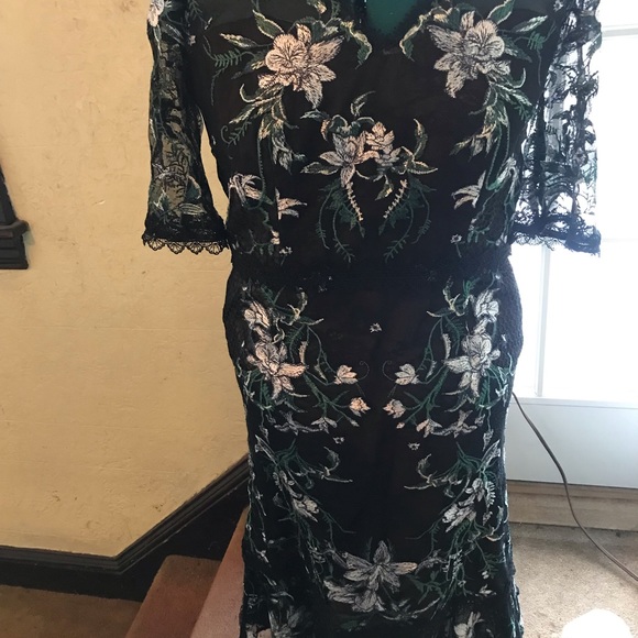 Marchesa Short Sleeve Embroidered Cocktail Dress - Picture 5 of 9